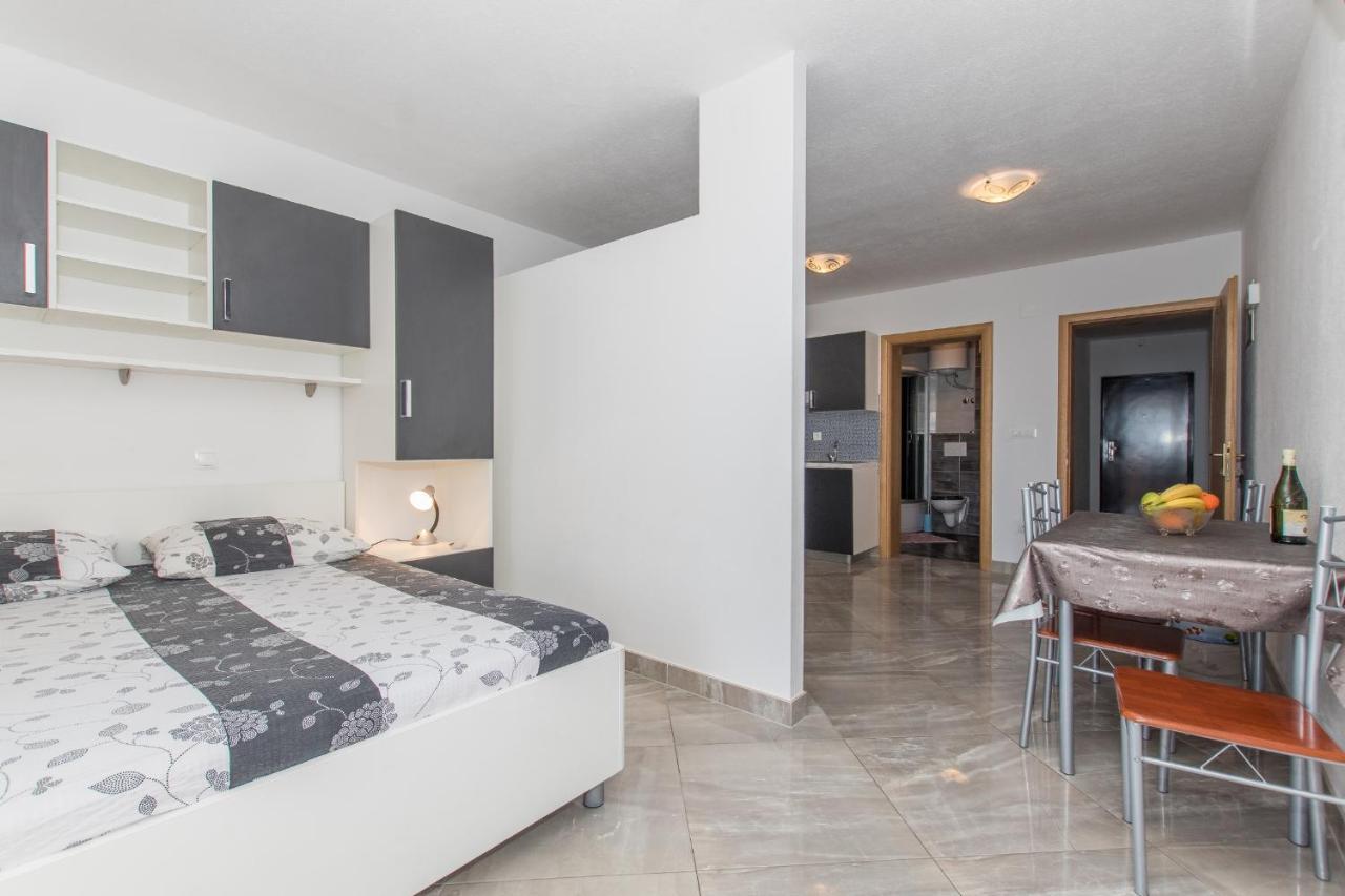 Studio Apartments Zloic In Krvavica Exterior photo