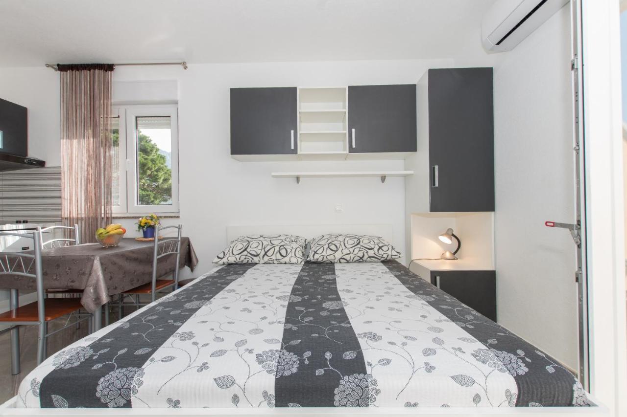 Studio Apartments Zloic In Krvavica Exterior photo