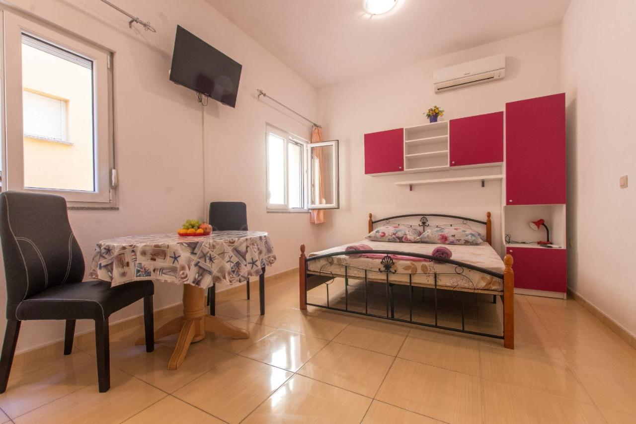 Studio Apartments Zloic In Krvavica Exterior photo