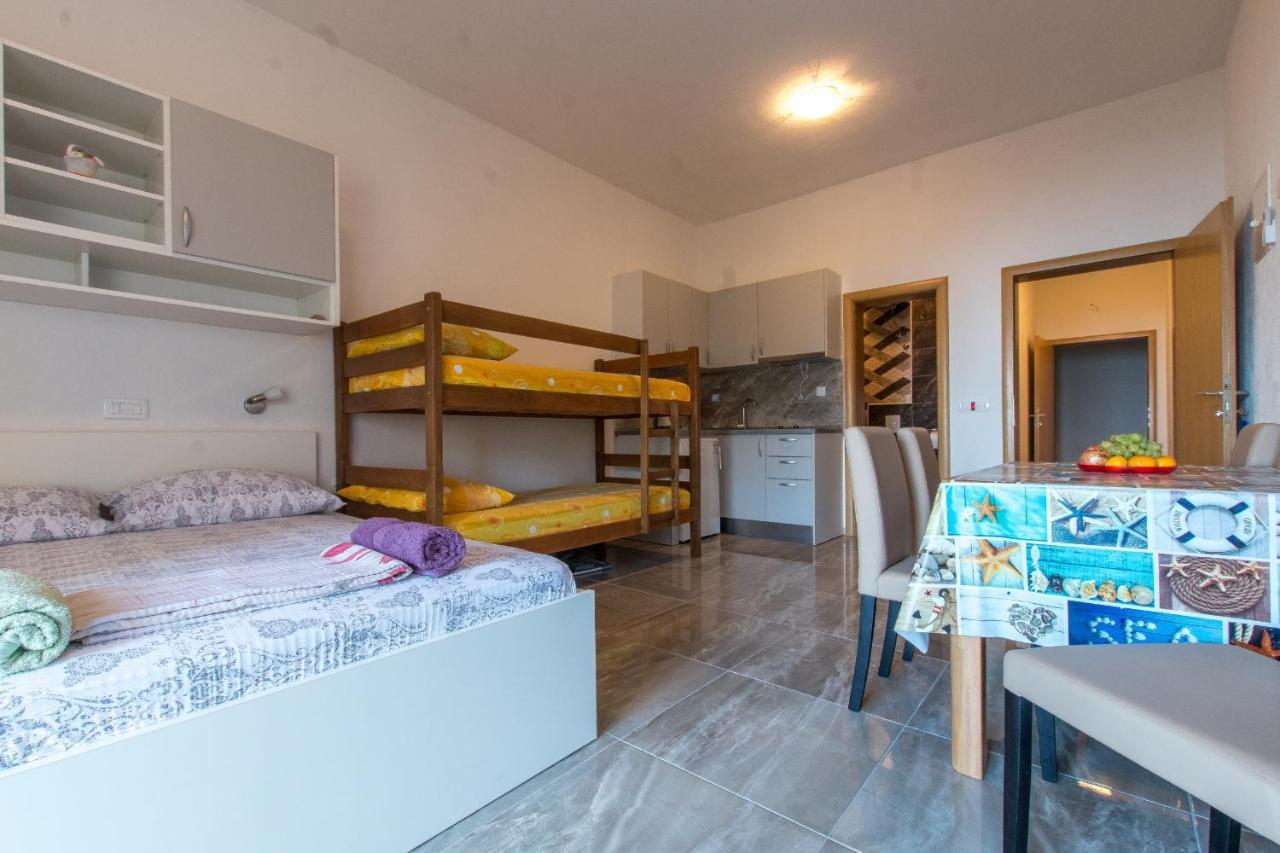 Studio Apartments Zloic In Krvavica Exterior photo